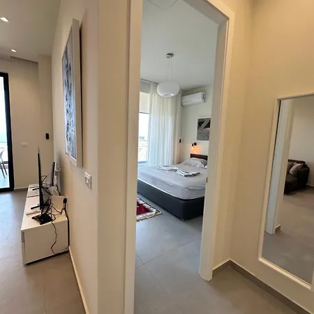 Ana Maria's Excellent In * Palasë